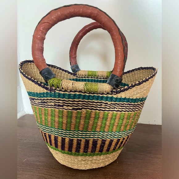 Hand woven artisan basket bag (small) - Picture 2 of 2